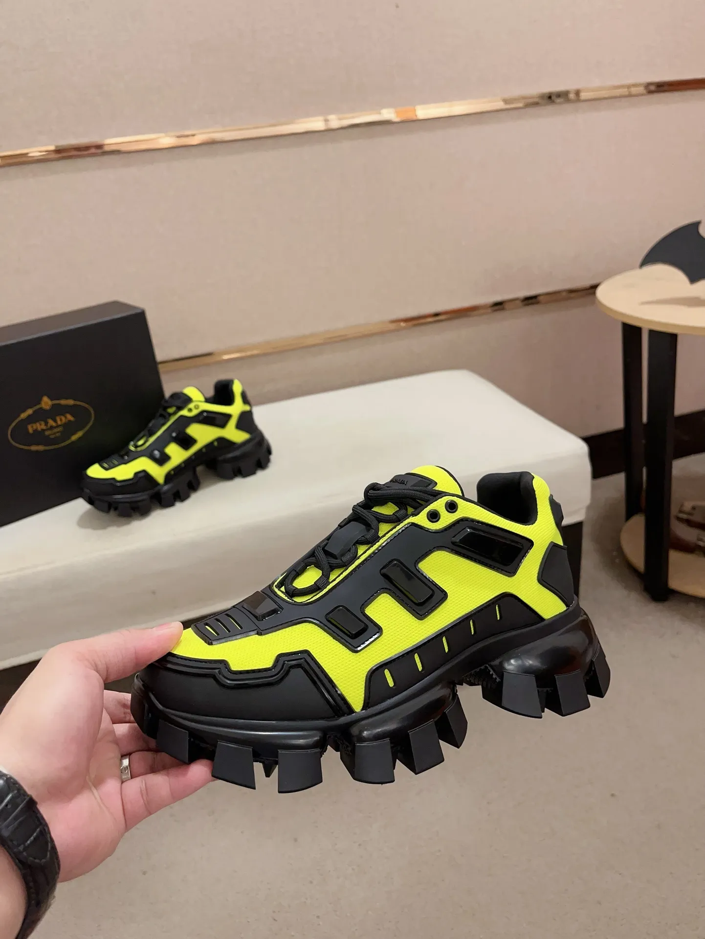 Men's Men's Shoes 💰 620💰 ✔️✔️✔️High-quality new PRADA counters are launched at the same time. The new men's shoes and 😘fabrics are selected from first-layer cowhide. Lining: imported elastic mesh➕cowhide lining. 👍🏿High-end☄️Open-molded non-slip rubber outsole, exquisite lines, simple and elegant, comfortable and high-end for leisure travel. Number of yards: 38 to 44.